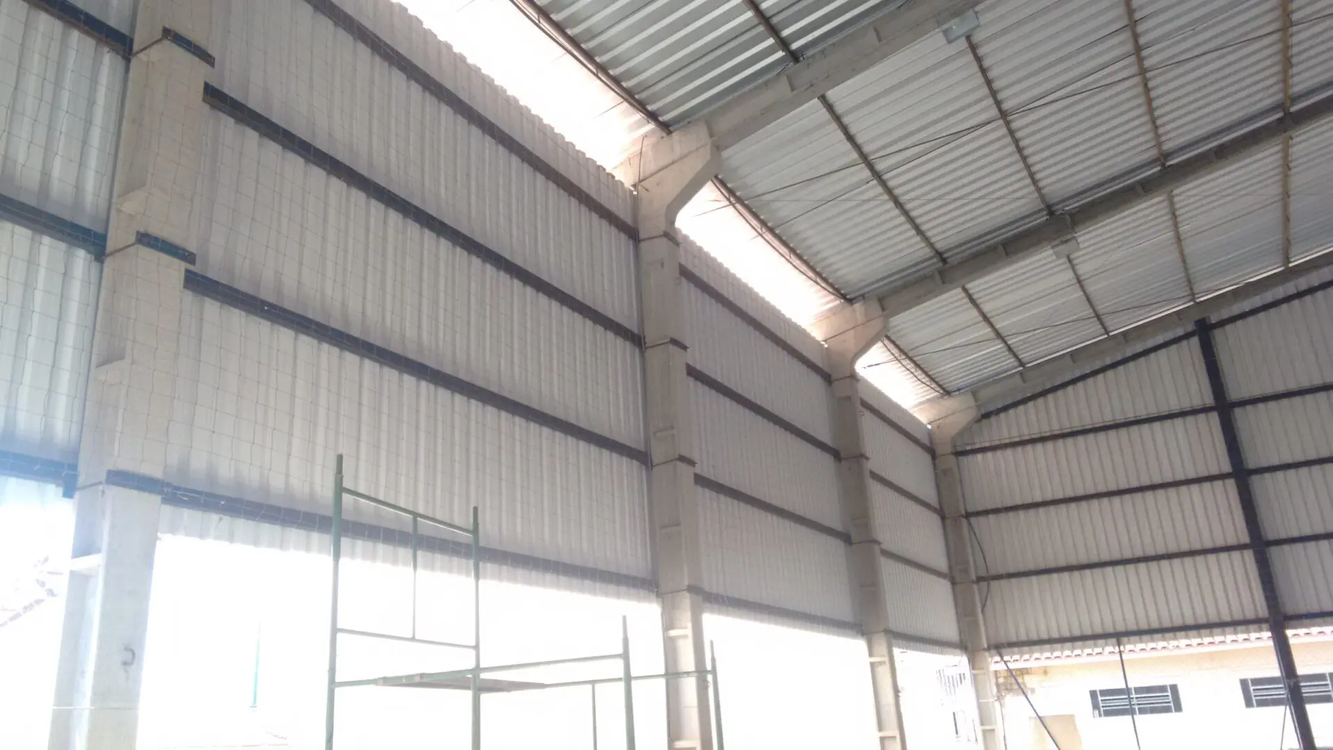 engeba-engenharia-pre-moldados-projeto-pilar-do-sul-sp-interior-obra-bndes-construçao-edificio-multipavimento-cobertura-fechamento-fundaçao-pre-fabricado-edificio-garagem-infraestrutura-industrial-terca-concreto-viga-t-cobertura-calha-escada-laje-estrutura-COBERTURA DE QUADRA POLIESPORTIVA (2)